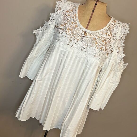 NWT Juliette Pleated a white Blouse with Lace Trim - Size Small - Picture 2 of 14